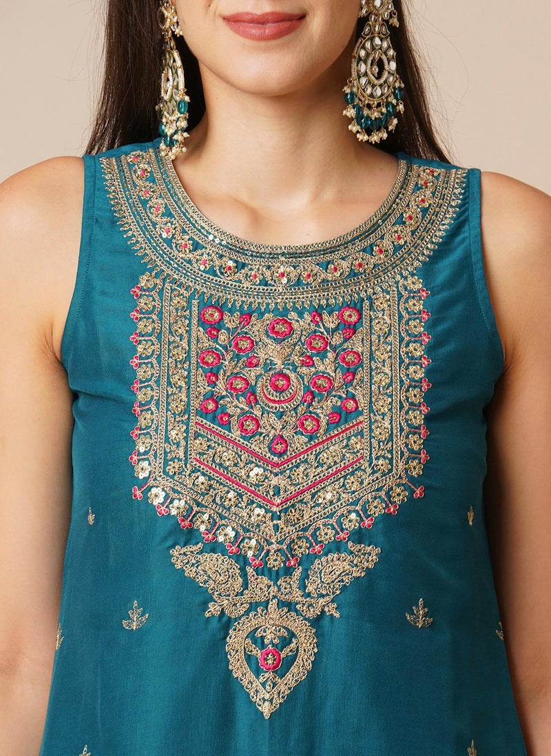 Globus Women Ethnic Motifs Yoke Design Sequinned Straight Kurta With Sharara & Dupatta Festive Set - Image 5